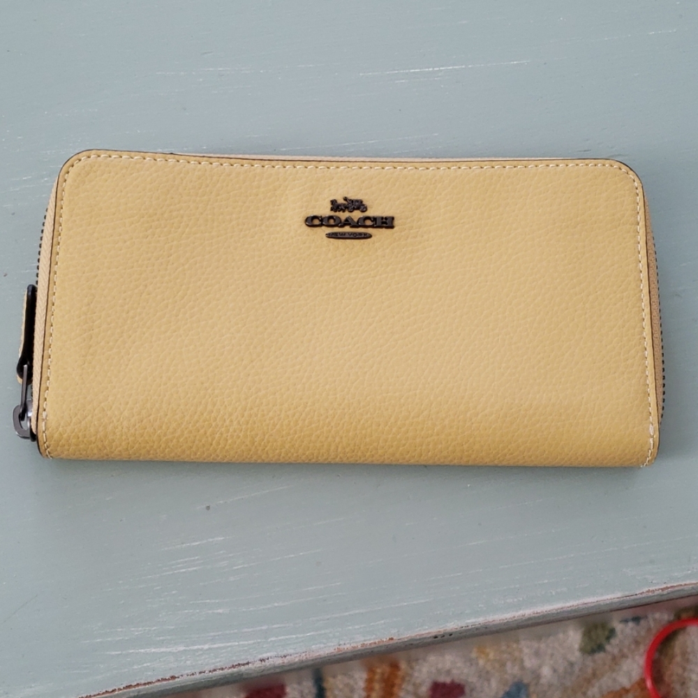 NWOT Coach accordion wallet